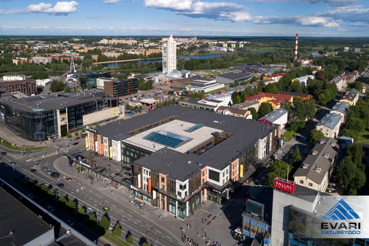 Kvartal - vabaaja- ja kaubanduskeskus. Katuse erilahendused Tartu südalinnas Riia 2