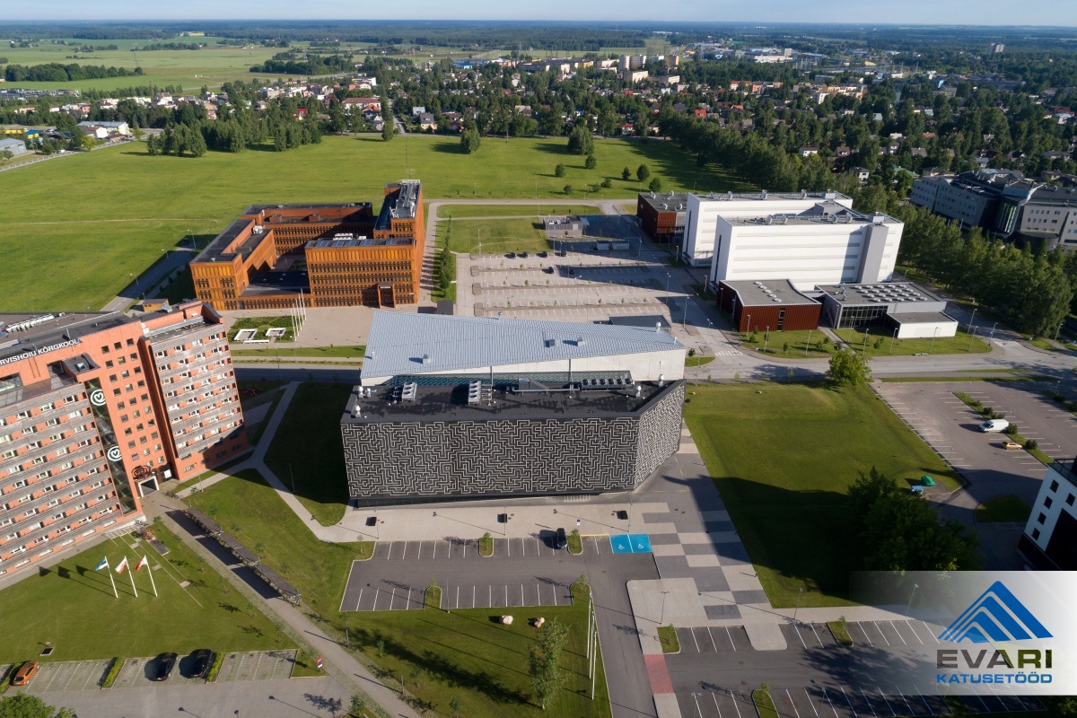 Eesti Rahvusarhiiv Tartus Nooruse 3. Katuse turvasüsteemi ehitustööd.